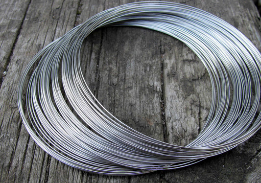 Memorywire Halsband - Silverfärgad, 0,6mm, ca 75 varv