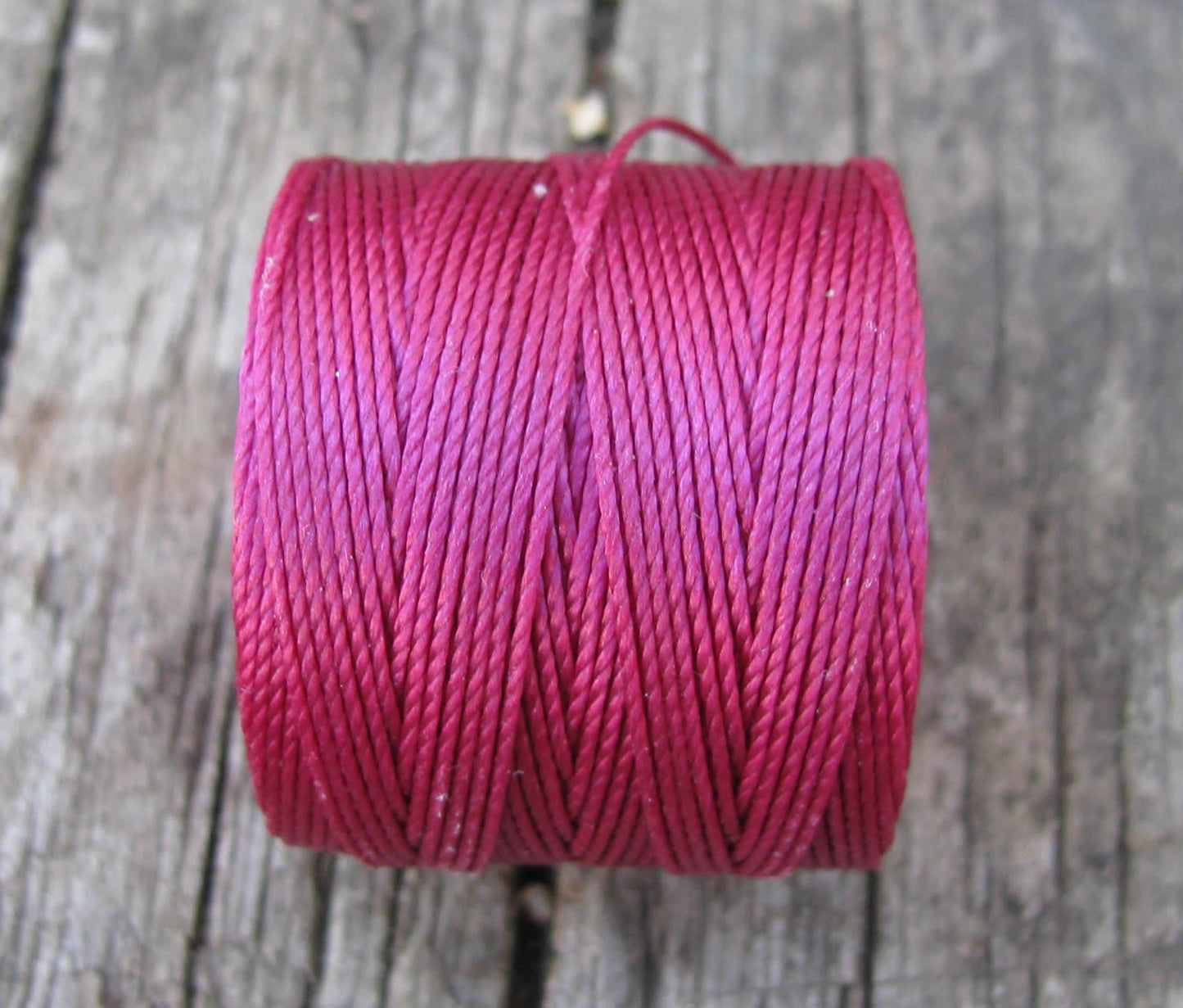 S- Lon bead cord - Wineberry, 1 rulle