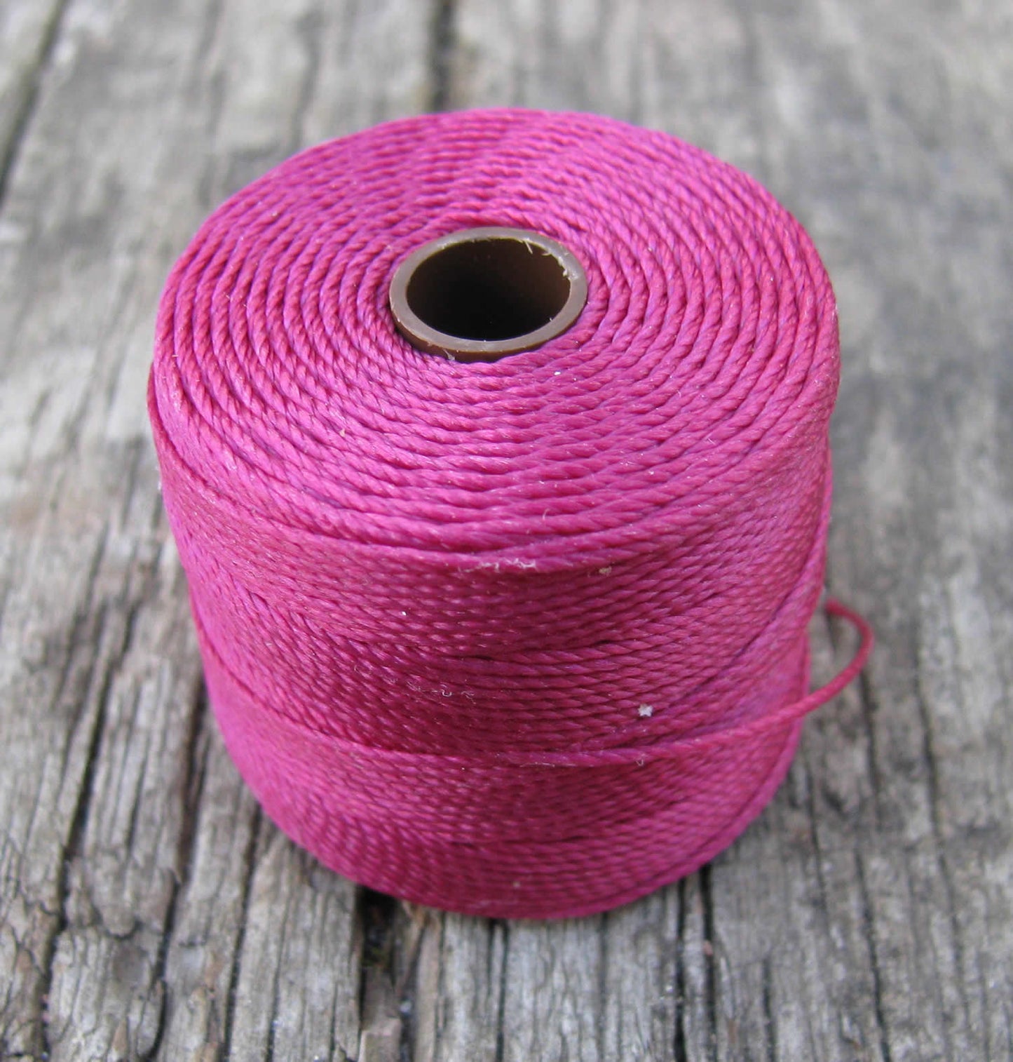 S- Lon bead cord - Wineberry, 1 rulle