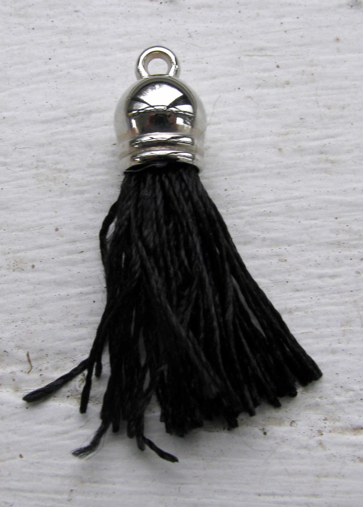 Hänge tassel silver - Trådar, Svart 40mm, 1 styck