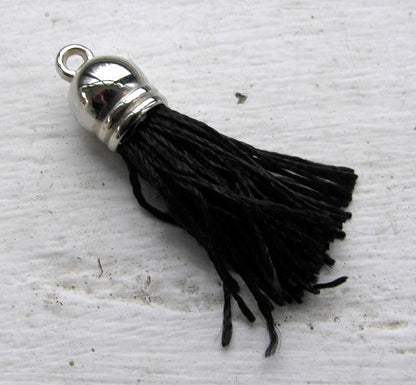 Hänge tassel silver - Trådar, Svart 40mm, 1 styck