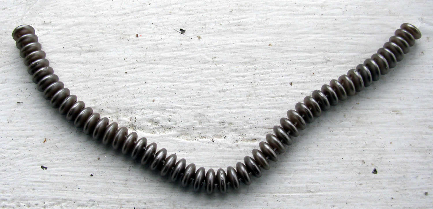 Two Hole Lentils - Grey Brown 6mm, 1 sträng